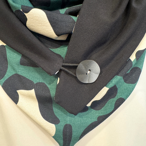 Dreieckstuch mit Leo in grün