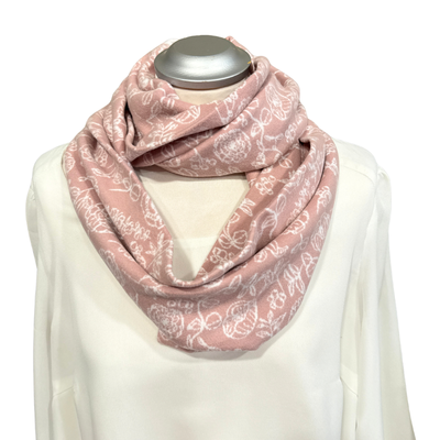 Jacquard Jersey Loopschal in rosa mit weißen Blumen -  Loop für Damen