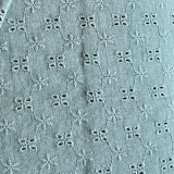 Musselin Lochstickerei Salbei