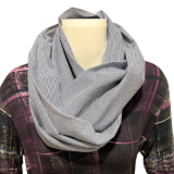 Loopschal in hellblau-weiß gestreift Loopschal in hellblau-weiß gestreift