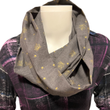 Loopschal mit goldenen Schuhen