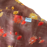 Viskoseloop mit gelben Blumen Viskoseloop mit gelben Blumen