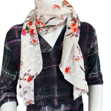 Schaltuch mit Lochstickerei und kleinen Blüten