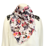 Musselintuch mit Totenkopf Musselintuch mit Totenkopf