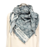 Jacquard-Dreieckstuch mit Blüten Jacquard-Dreieckstuch mit Blüten