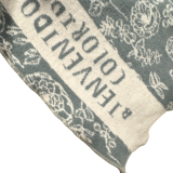 Jacquard-Dreieckstuch mit Blüten Jacquard-Dreieckstuch mit Blüten