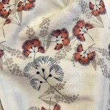 Musselinloop hellgrau mit japanischen Blüten Musselinloop hellgrau mit japanischen Blüten