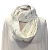 Musselinloop in weiß mit zarter Blumenstickerei