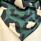 Dreieckstuch mit Leo in grün