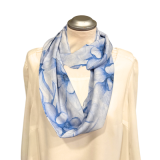 Viskose Loopschal blau mit Aquarellblumen – leichter Sommerschal für Damen Viskose Loopschal blau mit Aquarellblumen – leichter Sommerschal für Damen