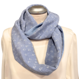 Musselinloop hellblau mit Babyfüßen - weicher Loopschal für Damen Musselinloop hellblau mit Babyfüßen - weicher Loopschal für Damen