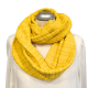 Loopschal in sonnengelb mit angedeuteten Zopfstrickmuster