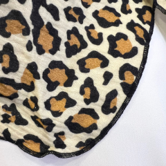 Musselindreieckstuch in LEO beige-schwarz