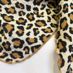 Musselindreieckstuch in LEO-Design beige-schwarz