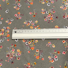 Baumwolljersey in grau mit Streublumen